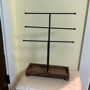NWOT three tier jewelry organizer